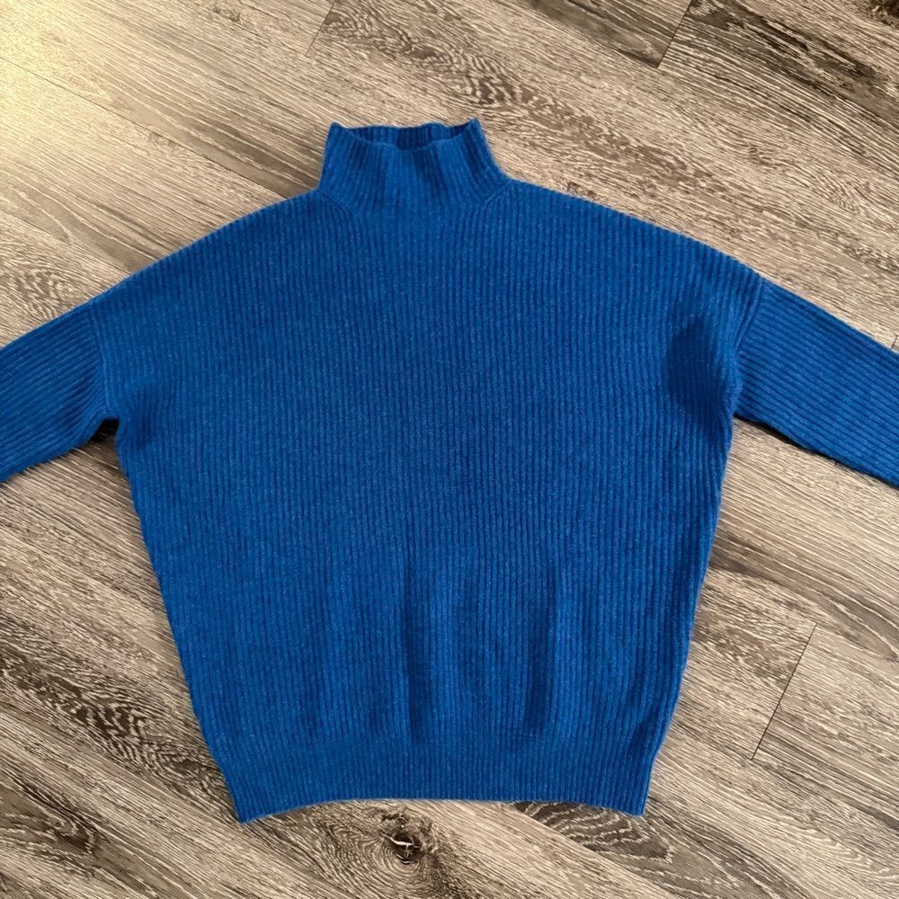 Kinross Cashmere Blue Sweater - Picture 5 of 10